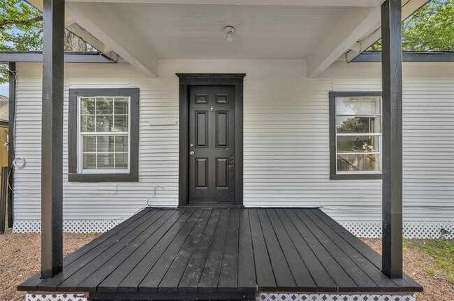 Building Photo - 4208 Delhi St