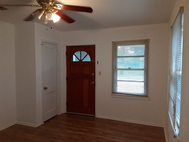 Building Photo - 3530 Pleasant Dr