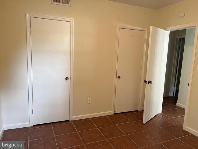 Foto del edificio - 1741 N Troy St