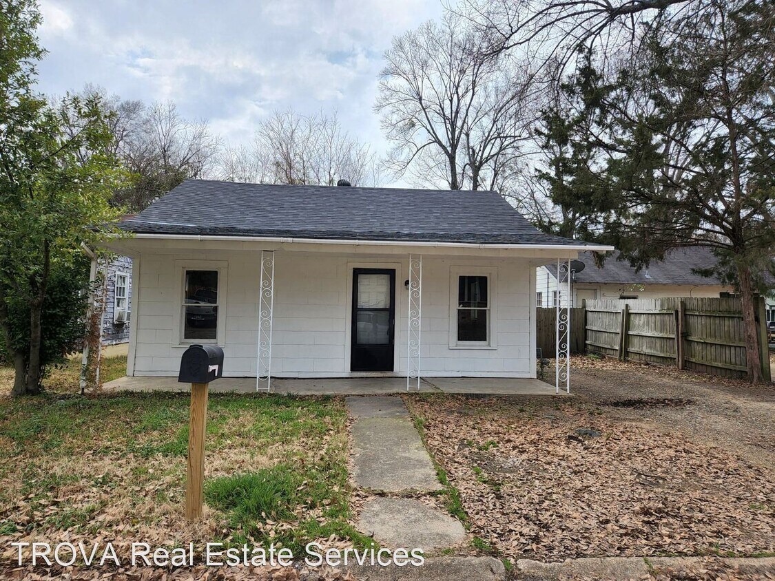 Primary Photo - 2 br, 1 bath House - 902 E. 15th Street
