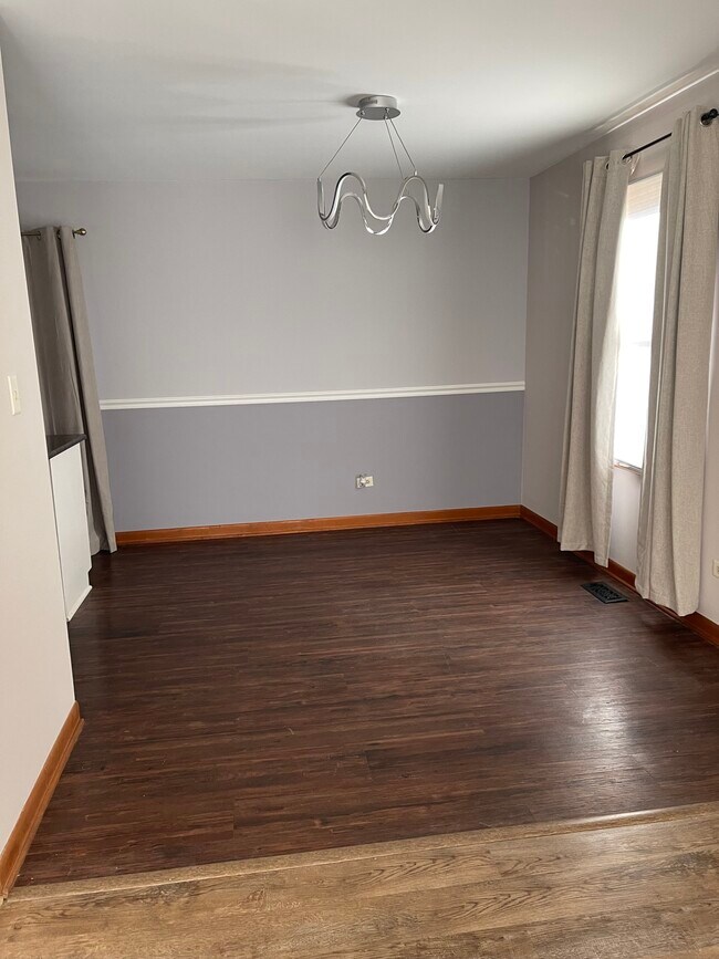 Building Photo - 8160 W Evergreen Dr