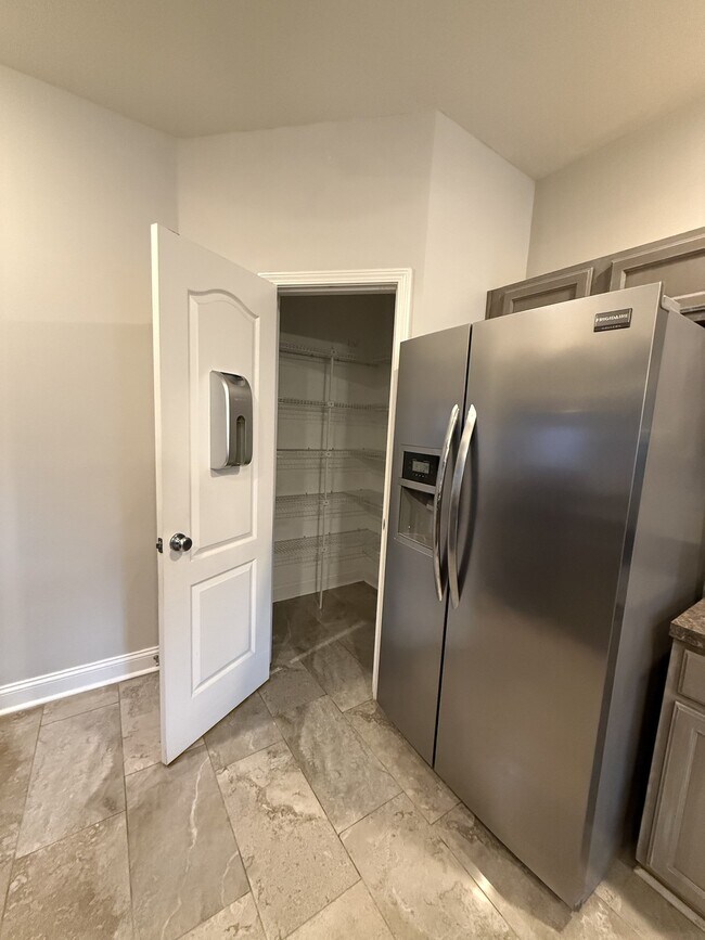 Foto del edificio - 5245 Savannah Ln