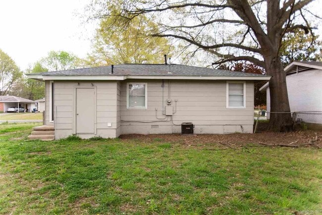 Building Photo - 9110 Woodford Dr