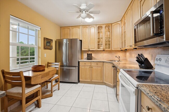 Foto del edificio - 3900 Oaks Clubhouse Dr