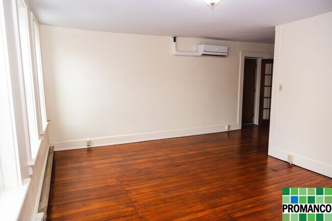Foto del edificio - Putnam Realty - 114 1/2 Putnam Street