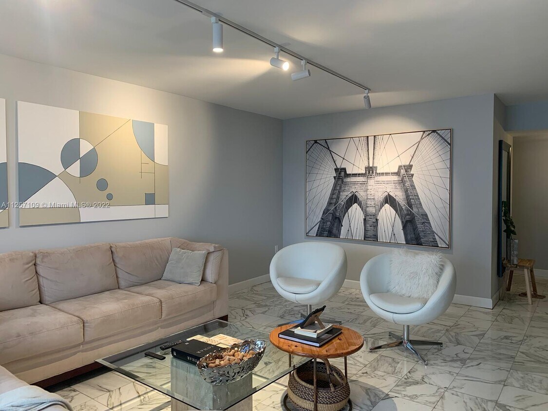 Primary Photo - 18071 Biscayne Blvd