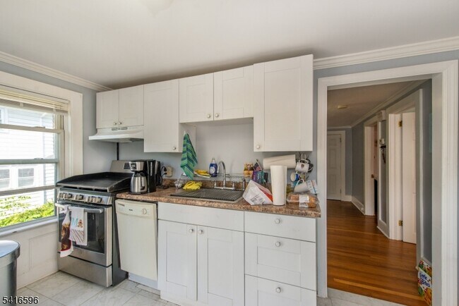 Foto del edificio - 161 Western Ave