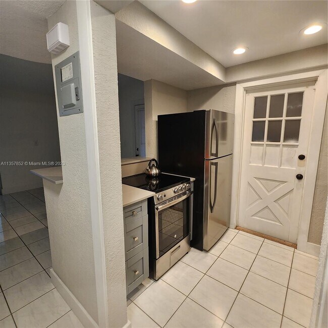 Building Photo - 54 Isle of Venice Dr