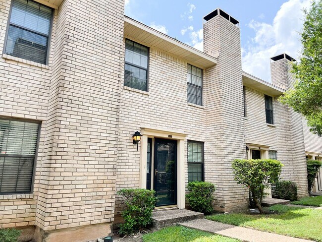 Foto del edificio - Discover Comfort and Convenience in Austin...