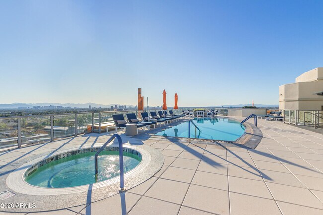 Building Photo - 2211 E Camelback Rd