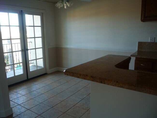 Foto del edificio - Upgraded Corner Condo with Lagoon View