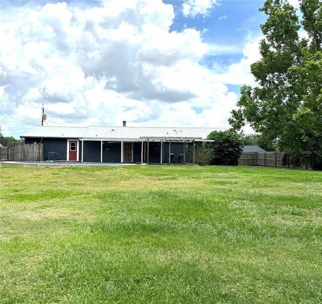Foto del edificio - 1140 Meadow Spring Ct