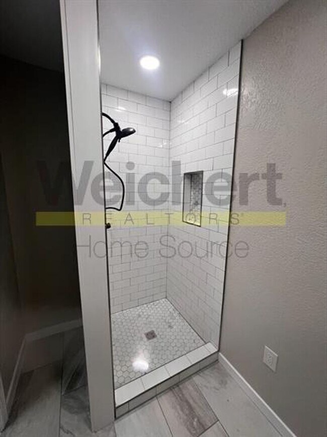 Foto del edificio - 3 bedroom, 2 bath home in Center Hill