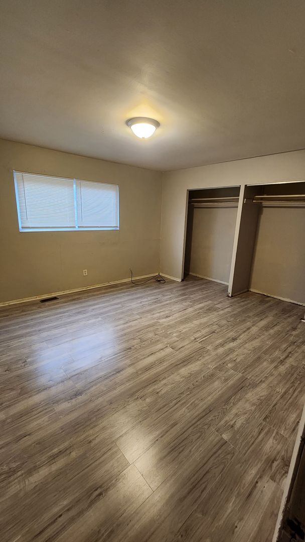 Building Photo - Holmes1644