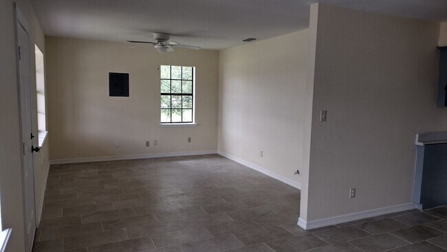 Foto del edificio - 5032 Austin Rd