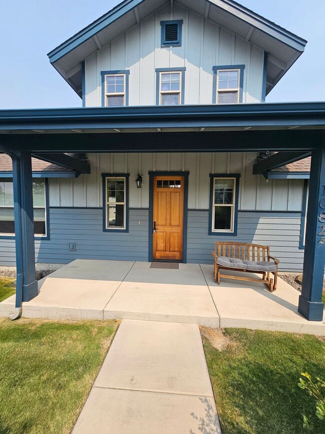 Building Photo - 1082 SE Yarrow Ave