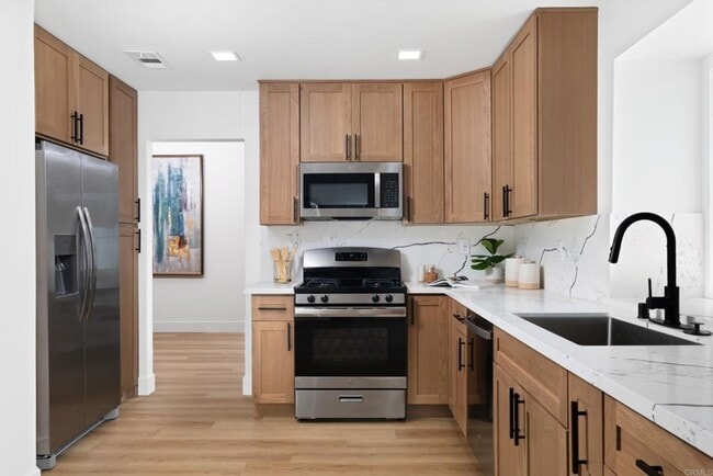 Building Photo - Furnished Oceanside Home - 3 Bedroom 2-1/2 Bathroom - Renovated