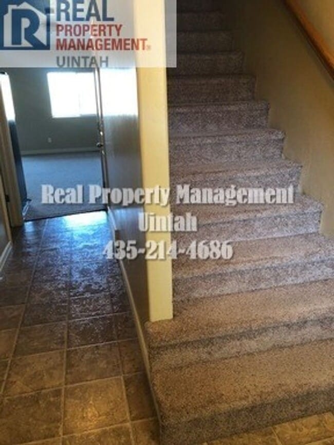 Building Photo - 3 bed 2.5 bath townhome in Fox Run