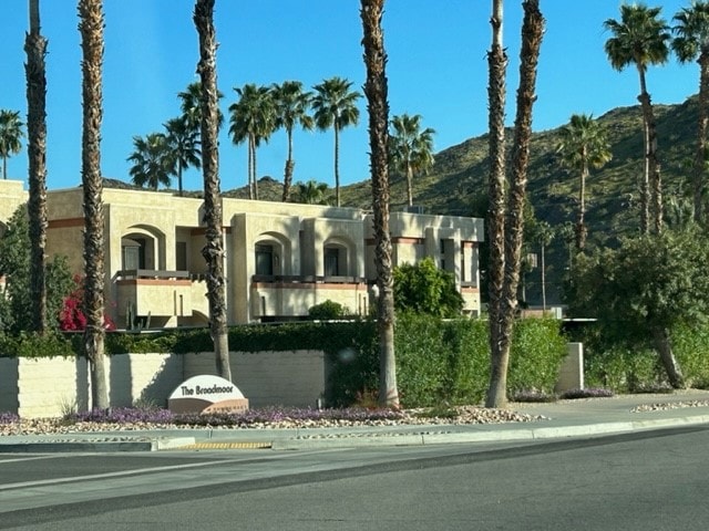 Foto principal - 2601 S Broadmoor Dr