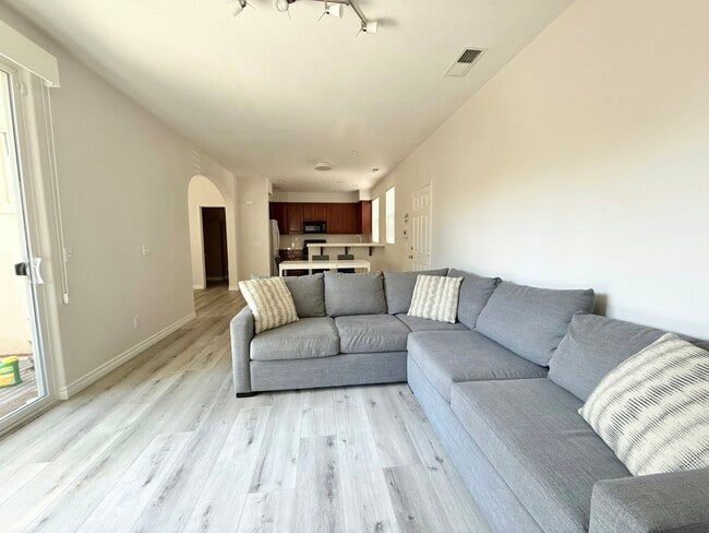 Building Photo - 956 Mira Lago Way