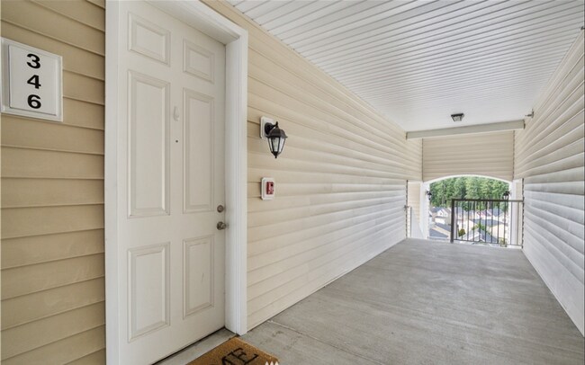 Building Photo - Beautiful Waterford Crossing 2 bedroom Condo