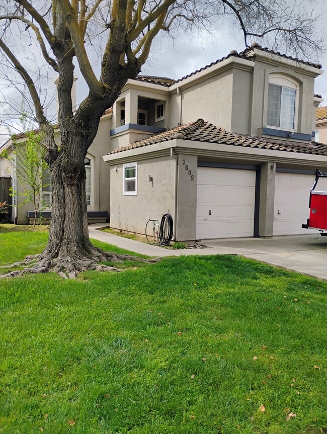 Building Photo - 3608 Balfour Ln