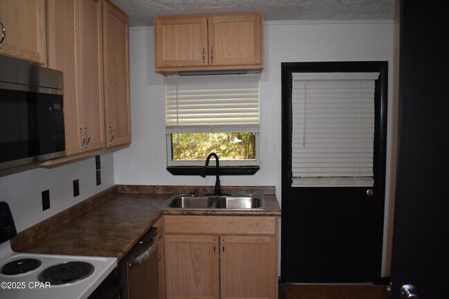 Building Photo - 3613 E 14th St