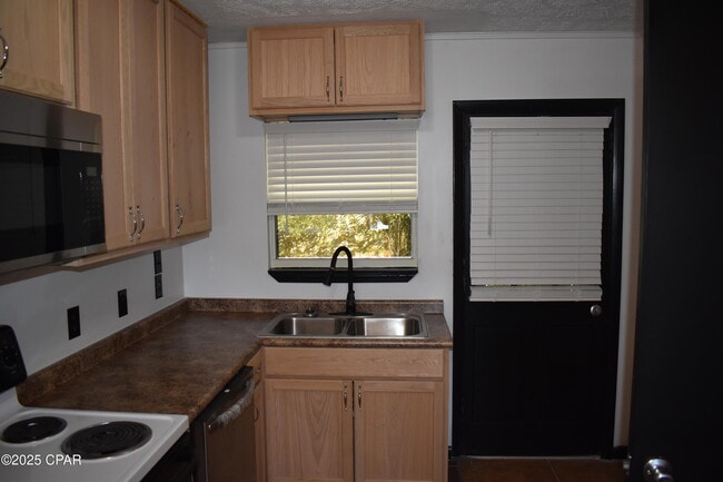 Foto del edificio - 3613 E 14th St