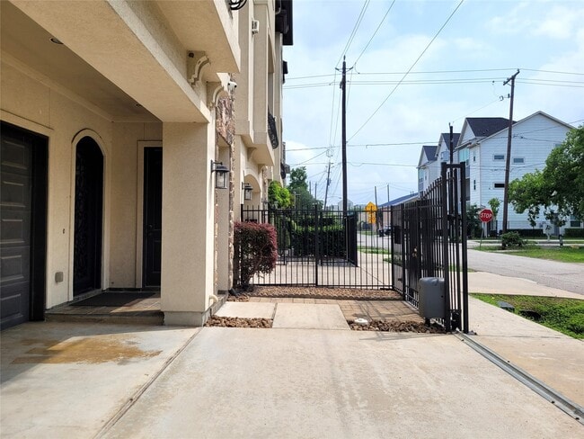 Foto del edificio - 1508 Fowler St