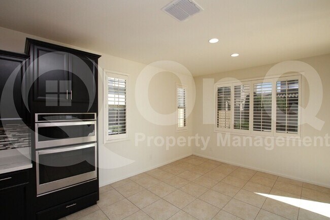 Building Photo - 221 E Wisteria Dr