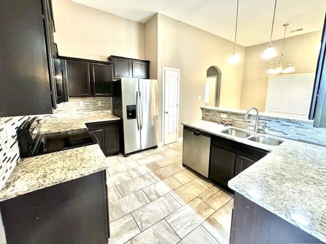 Building Photo - Availalbe Now! 4-Bedroom 3 Bath Home In Ol...
