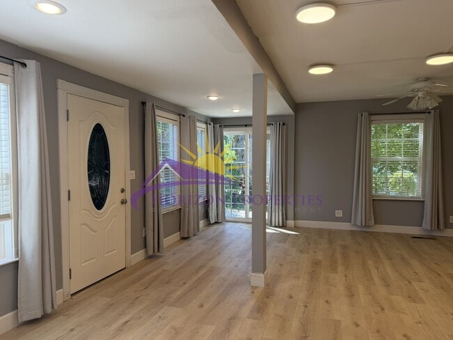 Building Photo - Bright 2 Bed 2 Bath 1,251 Sqft. Fair Oaks Home