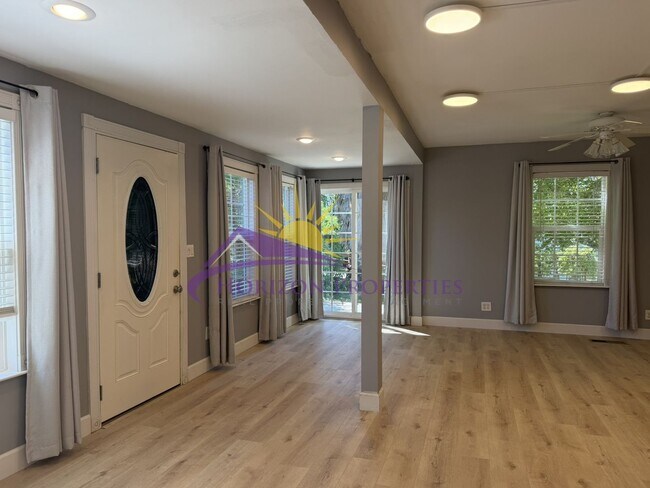 Foto del edificio - Bright 2 Bed 2 Bath 1,251 Sqft. Fair Oaks Home