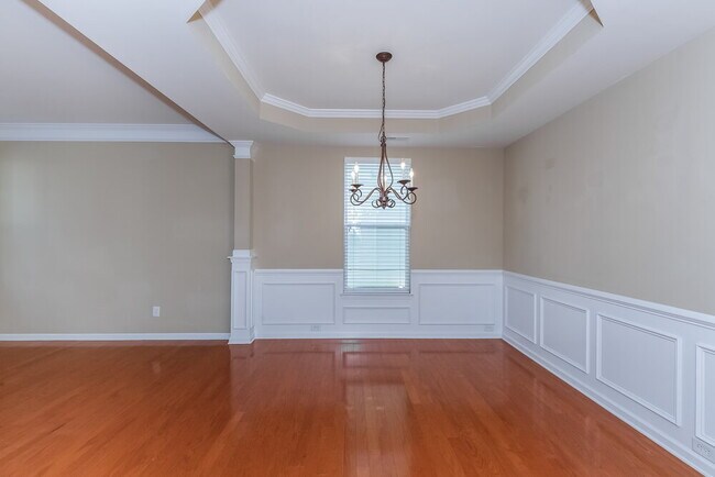 Building Photo - 3004 Centerview Dr