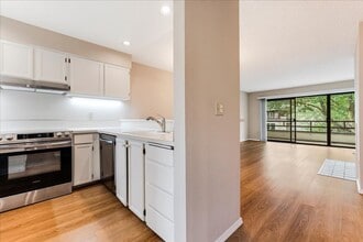 Building Photo - 5150 S Landing Dr