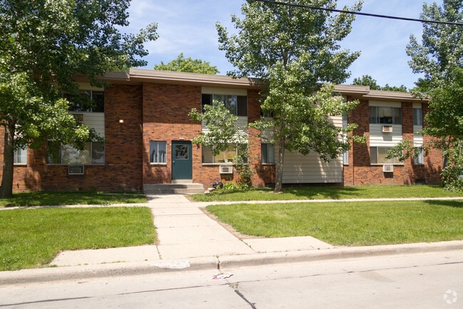 Building Photo - Good Tree Apartments