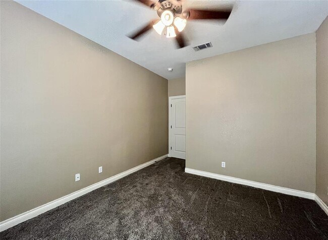 Foto del edificio - 431 Upland Ct