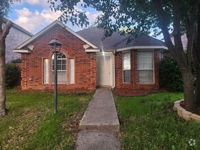 Building Photo - 1717 Creekbend Dr