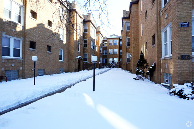 Building Photo - Damen Ave Apartments