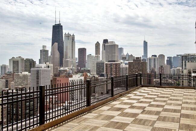Foto del edificio - 1460 N Sandburg Terrace