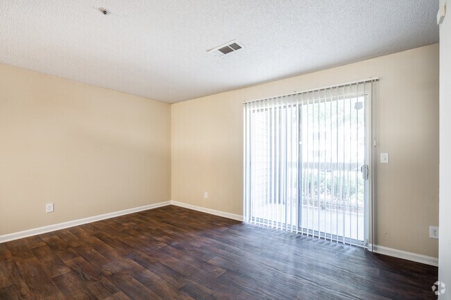 1HAB, 1BA -736 ft² - Lake Crossing