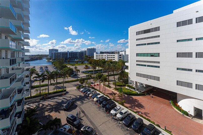 Building Photo - 3725 S Ocean Dr