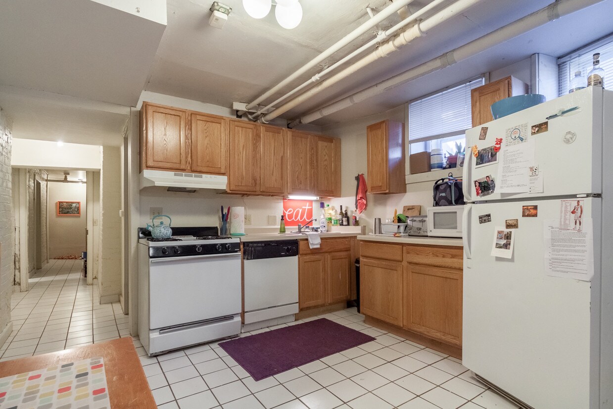 Primary Photo - 148 E Gorham St