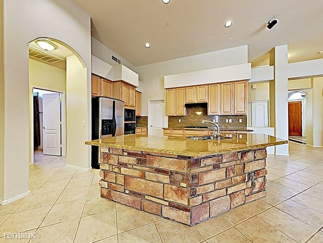 Building Photo - 4 br, 3 bath Apartment - 23742 N 77th St
