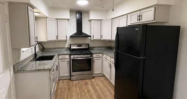 Building Photo - 3 Bedrooms • 2 Bathrooms • $1,275/mo