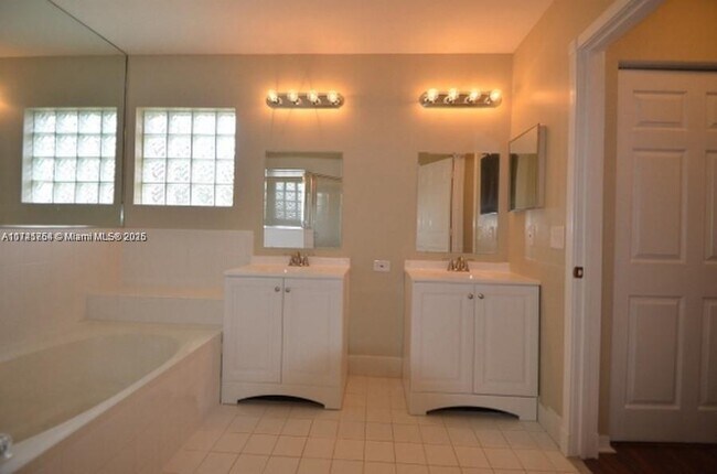 Foto del edificio - 1688 SW 158th Ave