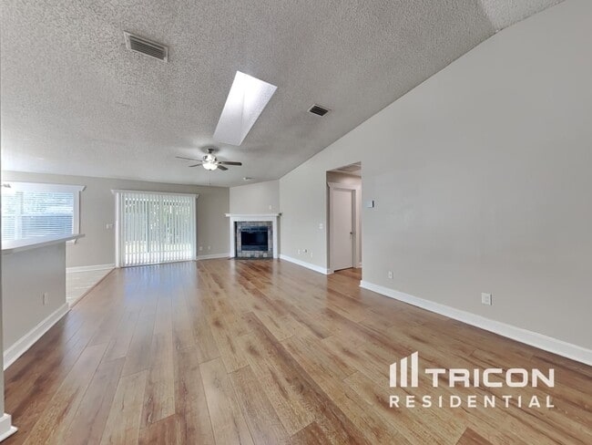 Building Photo - 344 Dijon Dr S