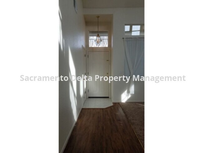 Foto del edificio - 433 Coventry Ct
