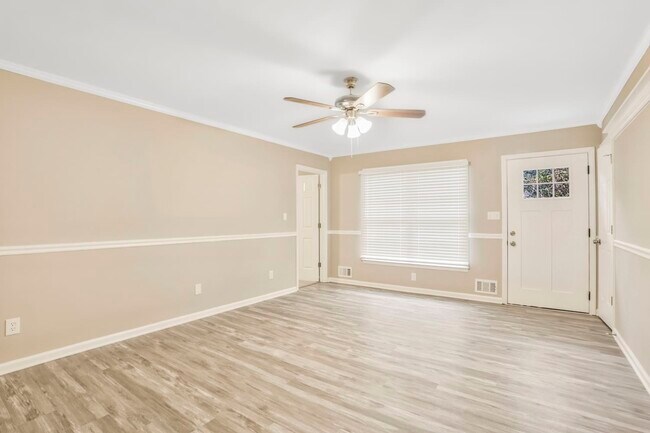Building Photo - 960 Walker Place Dr