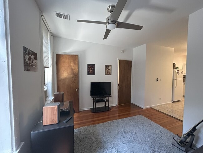 Building Photo - 1302 N Cleaver St
